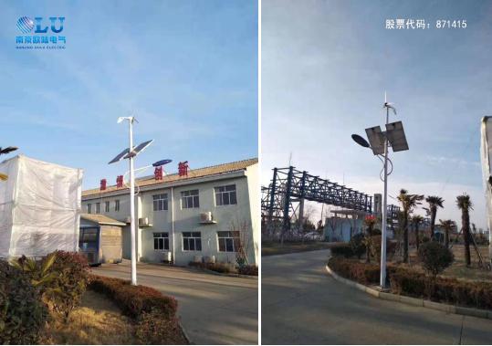 南京恒信彩自主生产的风光互补路灯现场应用案例.jpg