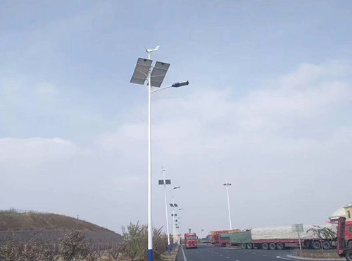 南京恒信彩风光互补照明系统，设备配置功率300W