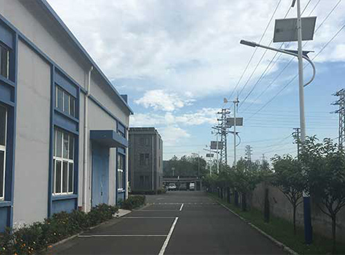恒信彩厂区风光互补路灯系统案例