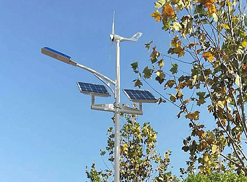 南京恒信彩300W风光互补发电机成功应用在城市道路上