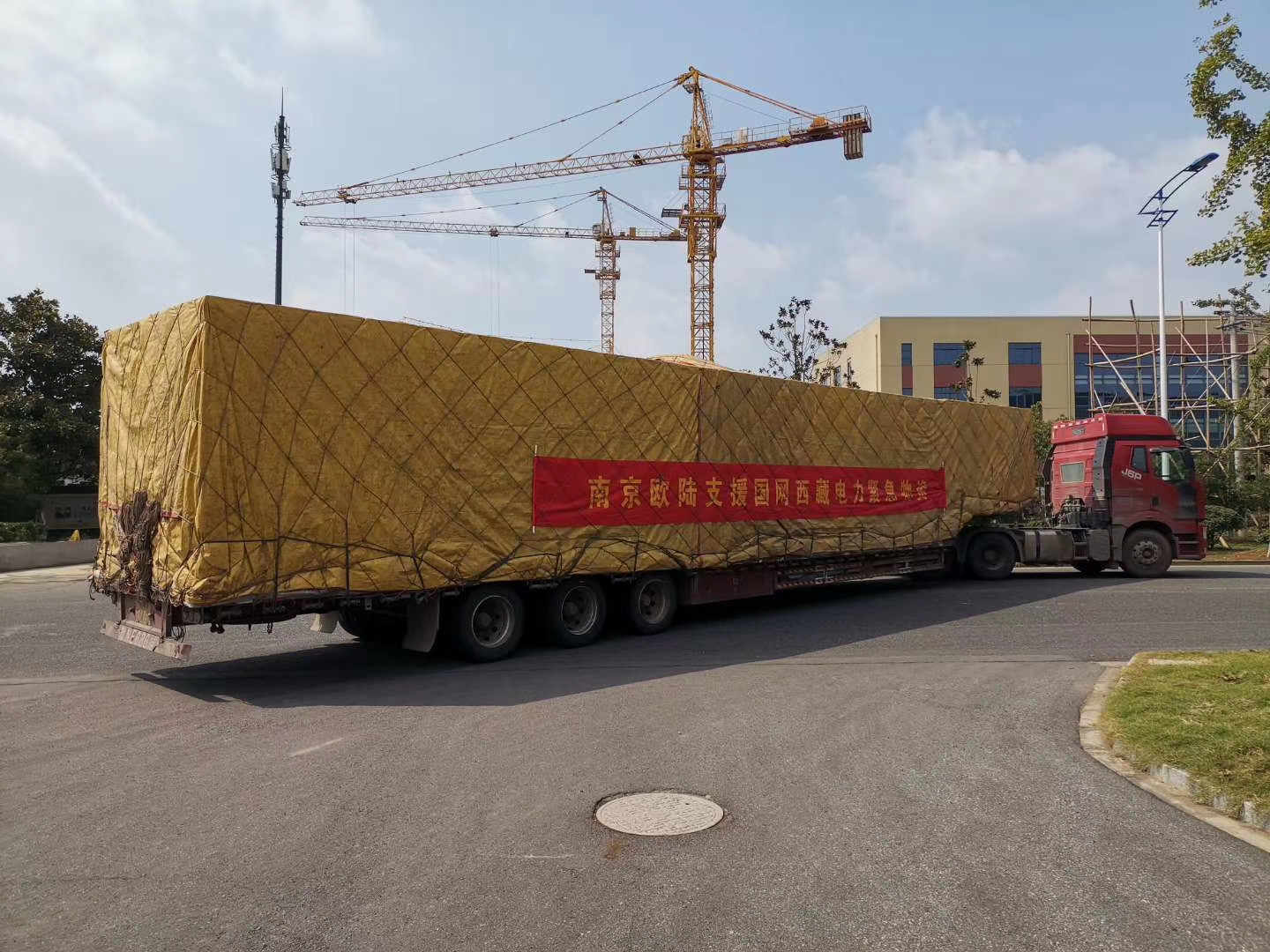 恒信彩是怎么做到10天一万套光伏控制逆变一体机